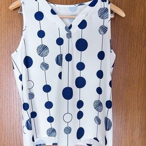 Sleeveless V-Neck Dot-Chain Print Top in Navy and White